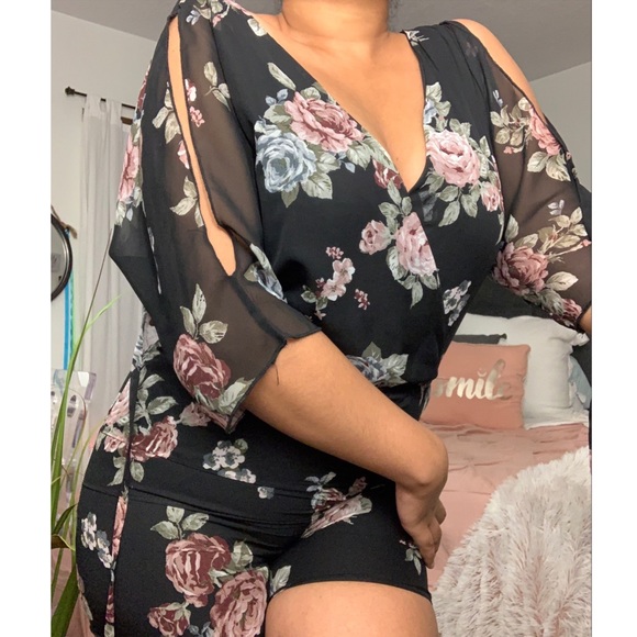 Floral Romper - Picture 2 of 3